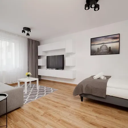 Comfy Legnicka By Renters شقة *