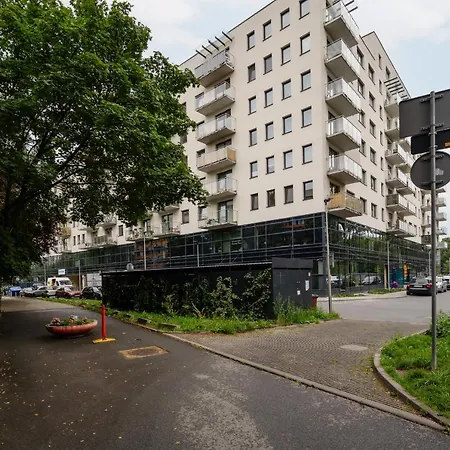 Comfy Legnicka By Renters شقة