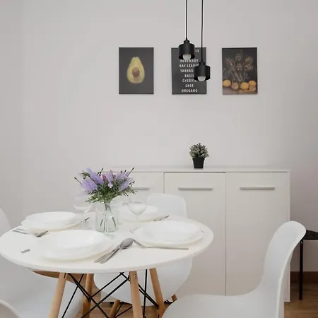 شقة Comfy Legnicka By Renters